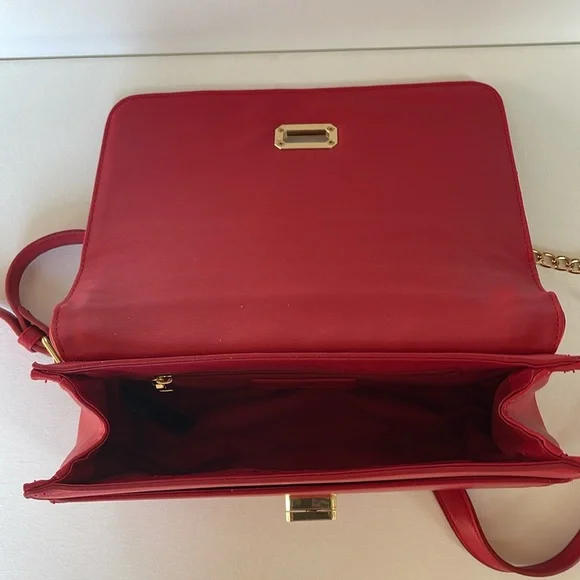 LIKE NEW RED BADGLEY MISCHKA GOLD STUDDED QUILTED CROSSBODY OR SHOULDER BAG - Picture 10 of 12